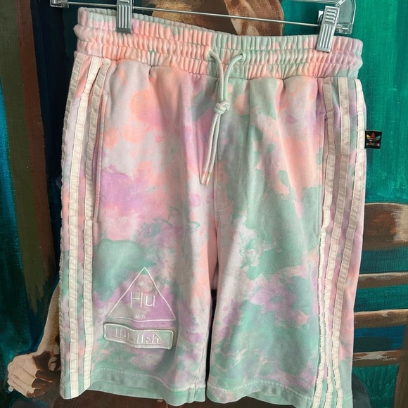 2018 Pharrell Williams x Adidas HU Printed Athletic Shorts Men's Size XS Tie Dye - Picture 1 of 16